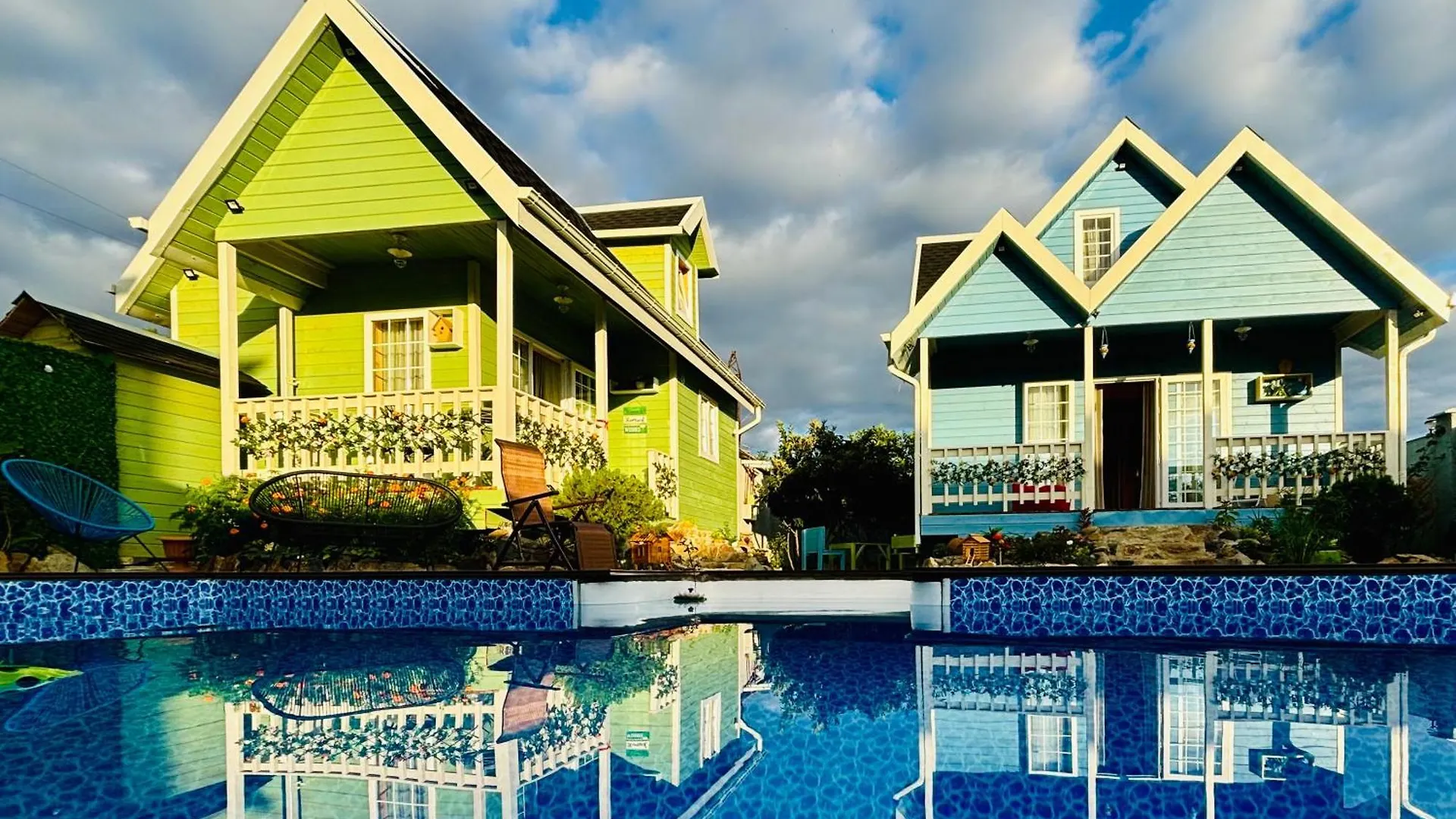 Luxurious Cottages In Batumi With A Pool